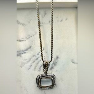 Vintage Avon glamour/costume two tone pendant necklace
